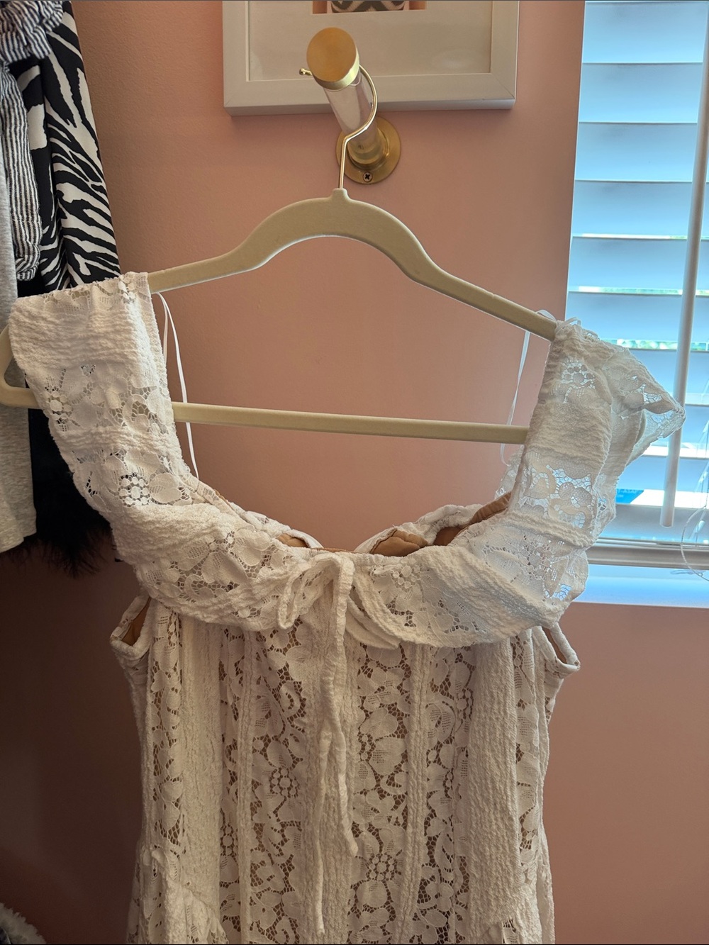 Cider LACE SCULPTURAL OFF-SHOULDER KNOTTED FLARED MAXI DRESS - Picture 7 of 8